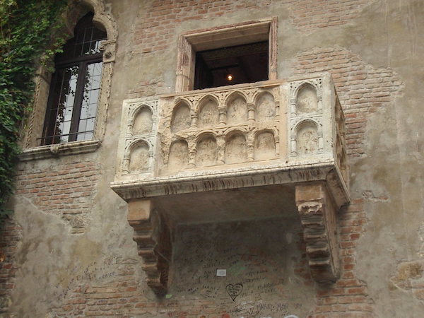 immagine del balcone della casa di giulietta